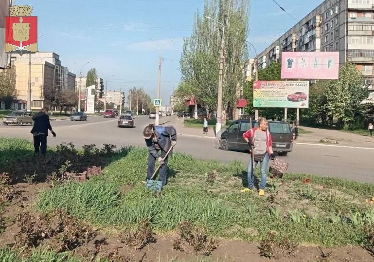 Коммунальные службы проводят работы на территории города Коммунальные службы проводят работы на территории города