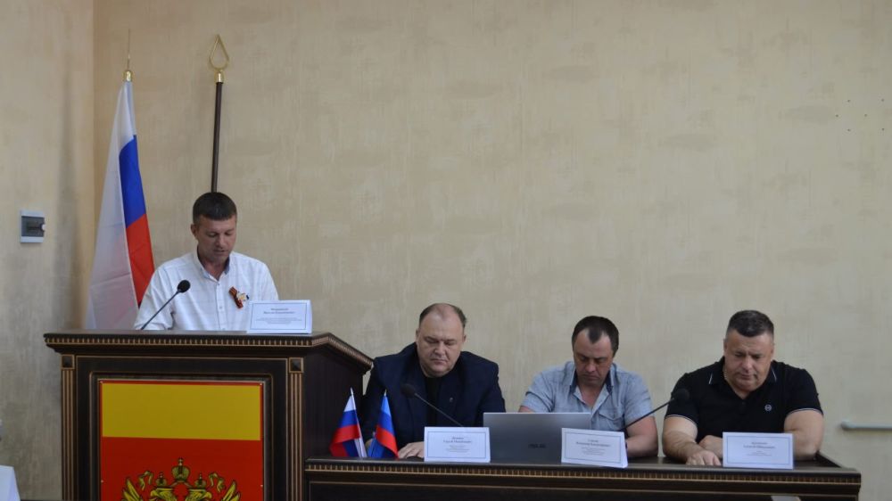 Владимир Чернев: Сегодня в Администрации Старобельского муниципального округа состоялось выездное заседание Комитета Народного Совета Луганской Народной Республики по экономической политике, промышленности... Владимир Чернев: Сегодня в Администрации Старобельского муниципального округа состоялось выездное заседание Комитета Народного Совета Луганской Народной Республики по экономической политике, промышленности...