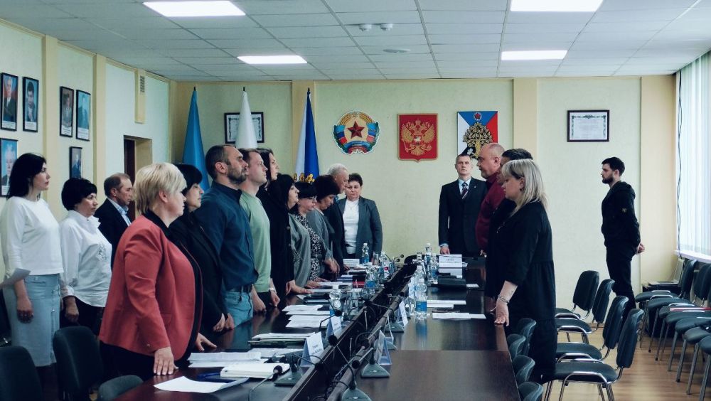 Андрей Рубанцов: Сегодня состоялась XXXI сессия I созыва Совета городского округа муниципальное образование городской округ город Ровеньки, в работе которой принял участие мой первый заместитель Татьяна Хрипачева Андрей Рубанцов: Сегодня состоялась XXXI сессия I созыва Совета городского округа муниципальное образование городской округ город Ровеньки, в работе которой принял участие мой первый заместитель Татьяна Хрипачева