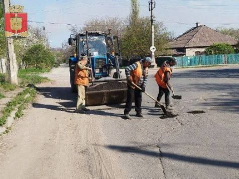 Коммунальные службы проводят работы на территории города Коммунальные службы проводят работы на территории города