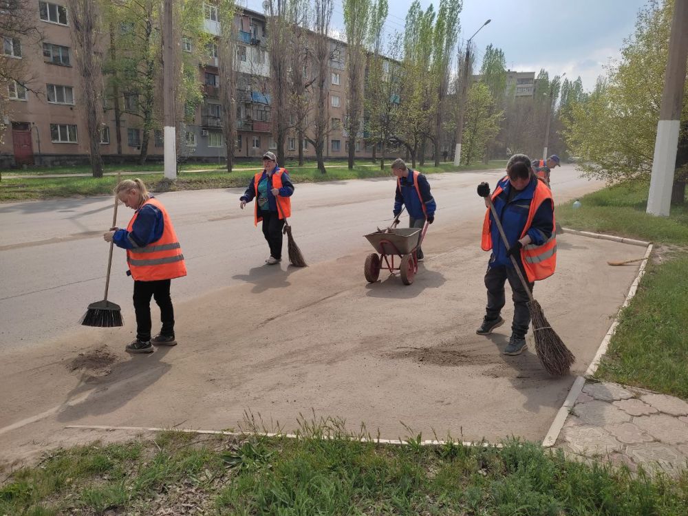 Город продолжает готовиться к майским праздникам Город продолжает готовиться к майским праздникам