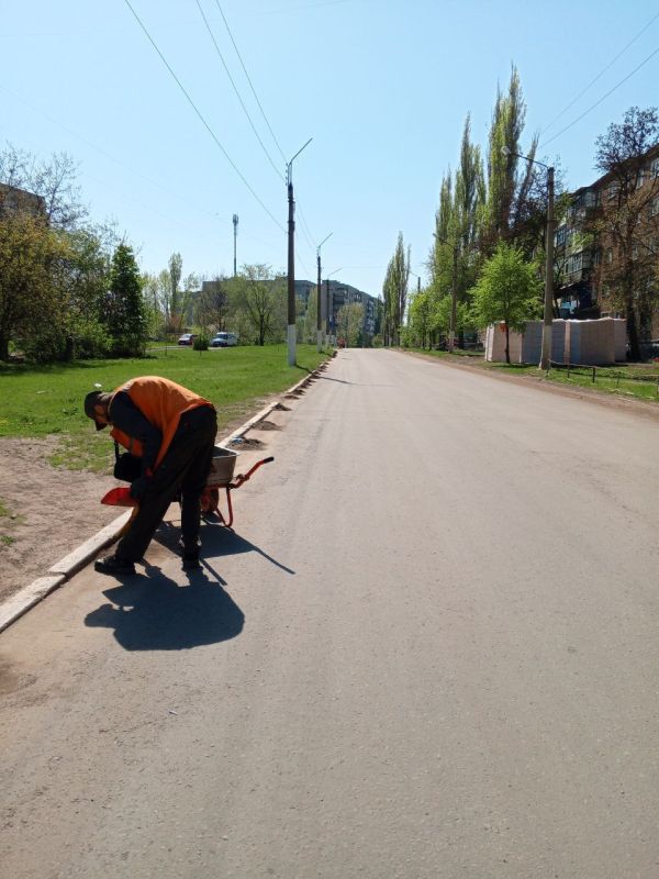 Сегодня работы по наведению чистоты в городском округе продолжились Сегодня работы по наведению чистоты в городском округе продолжились