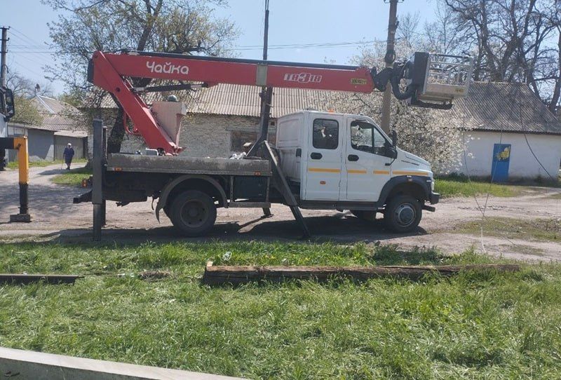 В поселке Северный провели работы по замене старых опор воздушной линии электропередач В поселке Северный провели работы по замене старых опор воздушной линии электропередач
