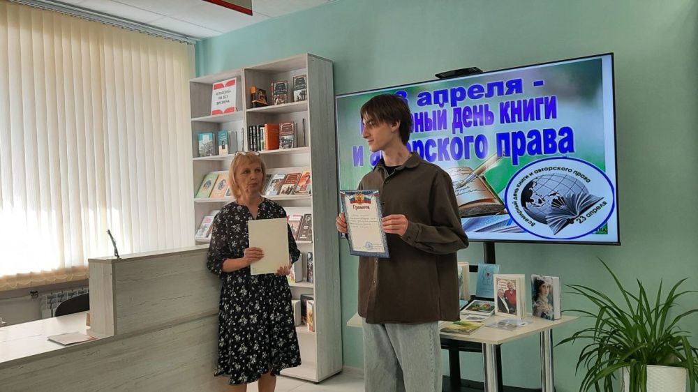 Андрей Рубанцов: В центральной библиотеке им. Г.Сковороды города Ровеньки проведен праздник книги и чтения Андрей Рубанцов: В центральной библиотеке им. Г.Сковороды города Ровеньки проведен праздник книги и чтения