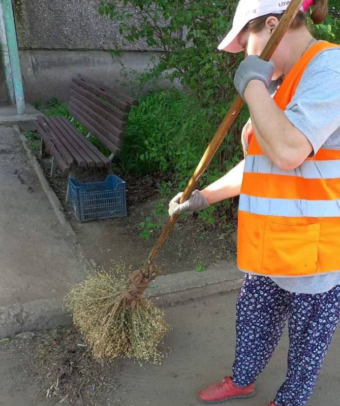 Коммунальные службы проводят работы на территории города Коммунальные службы проводят работы на территории города