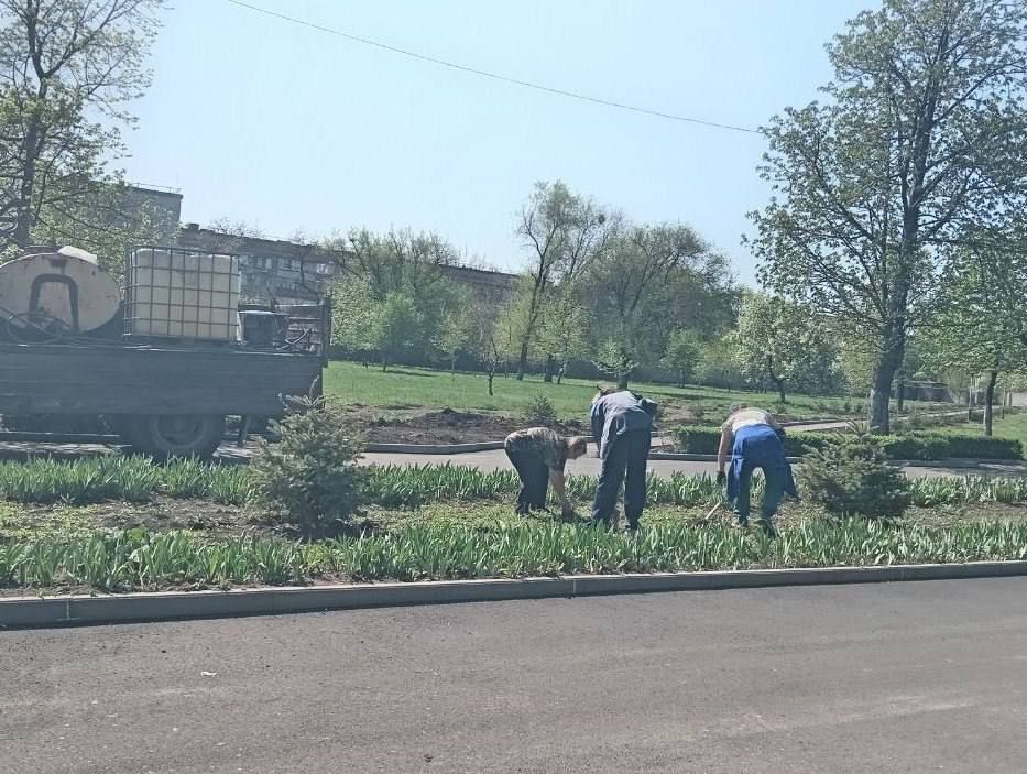 Коммунальные службы проводят работы на территории города Коммунальные службы проводят работы на территории города