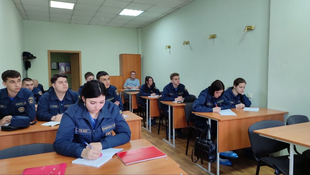 Курс обучения в Луганском центре медицины катастроф продолжается для студентов Института гражданской защиты Курс обучения в Луганском центре медицины катастроф продолжается для студентов Института гражданской защиты