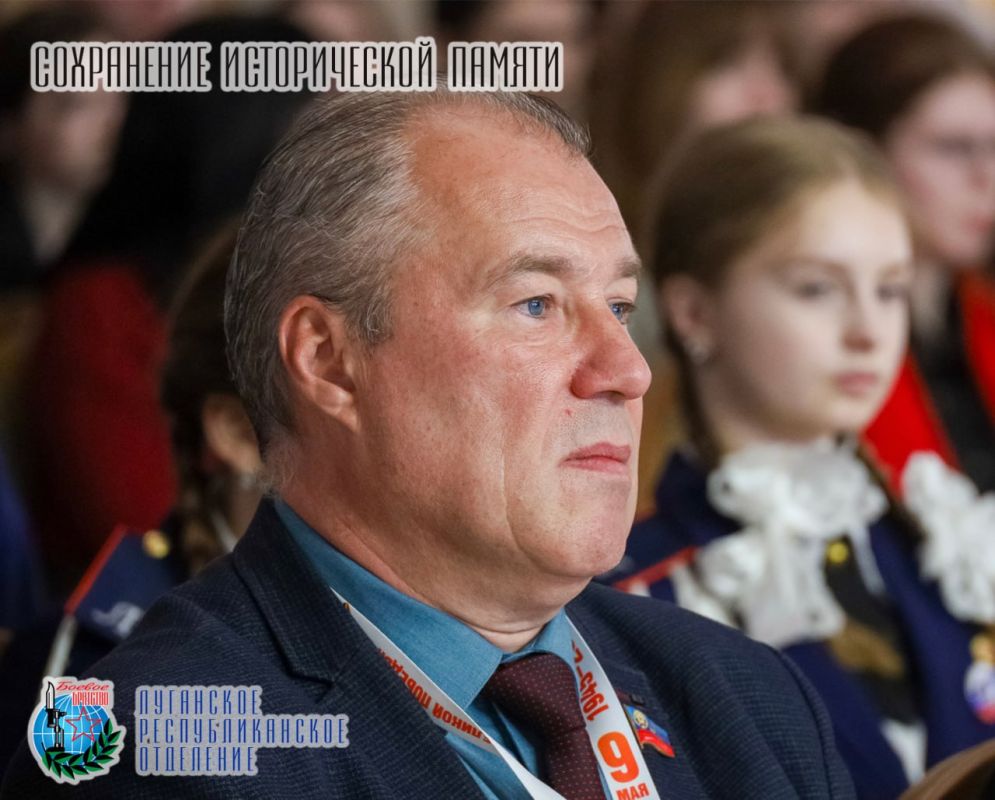 22 апреля Денис Николаевич Мирошниченко Председатель Народного совета Луганской Народной Республики, секретарь регионального отделения партии «Единая Россия», член Совета Луганского республиканского отделения Всероссийской... 22 апреля Денис Николаевич Мирошниченко Председатель Народного совета Луганской Народной Республики, секретарь регионального отделения партии «Единая Россия», член Совета Луганского республиканского отделения Всероссийской...