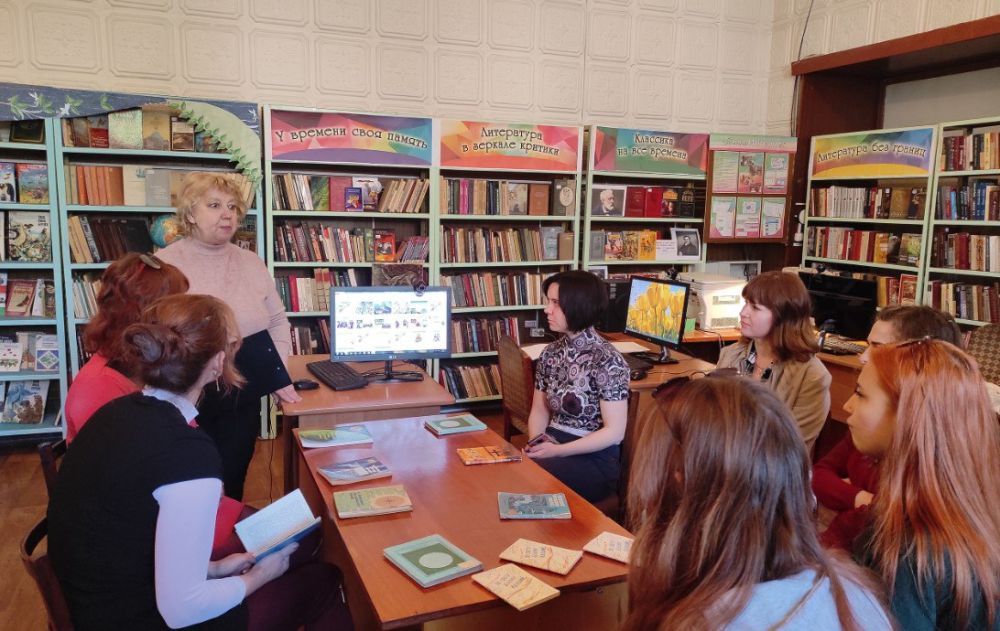 В рамках деятельности юношеского экологического клуба «Экомир» в библиотеке-филиале №4 прошло очередное заседание в форме экологического исследования «Экологический пульс Земли» В рамках деятельности юношеского экологического клуба «Экомир» в библиотеке-филиале №4 прошло очередное заседание в форме экологического исследования «Экологический пульс Земли»