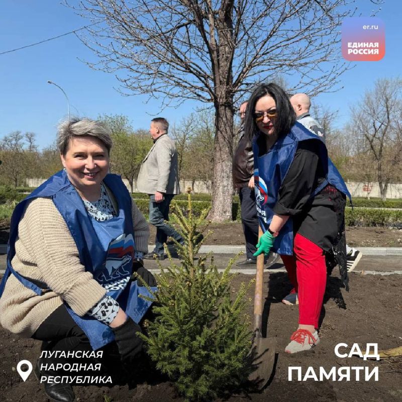 Жители ЛНР высадили деревья в память о Героях Великой Отечественной войны Жители ЛНР высадили деревья в память о Героях Великой Отечественной войны