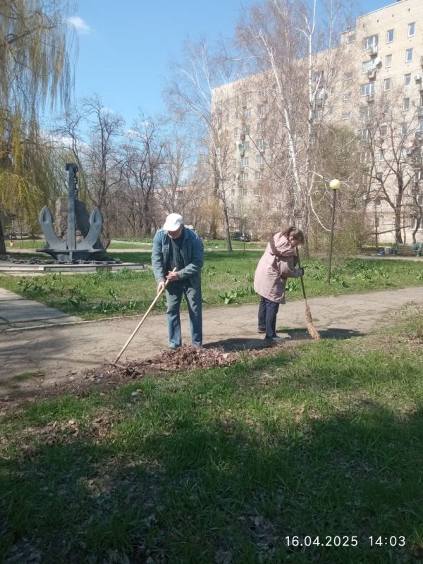 В Красном Луче продолжаются работы по благоустройству в рамках акции "Чистая Республика" В Красном Луче продолжаются работы по благоустройству в рамках акции "Чистая Республика"