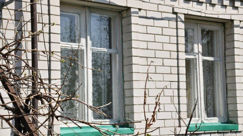 Специалисты из Красноярского края приступили к замене старых окон в доме 97-летней Полины Леонтьевны Солохиной, ветерана Великой Отечественной войны, проживающей в г. Червонопартизанск Специалисты из Красноярского края приступили к замене старых окон в доме 97-летней Полины Леонтьевны Солохиной, ветерана Великой Отечественной войны, проживающей в г. Червонопартизанск