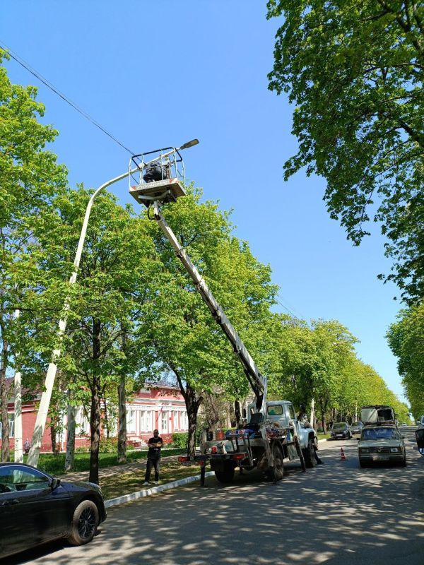 Сегодня работы по наведению чистоты в городском округе продолжились Сегодня работы по наведению чистоты в городском округе продолжились