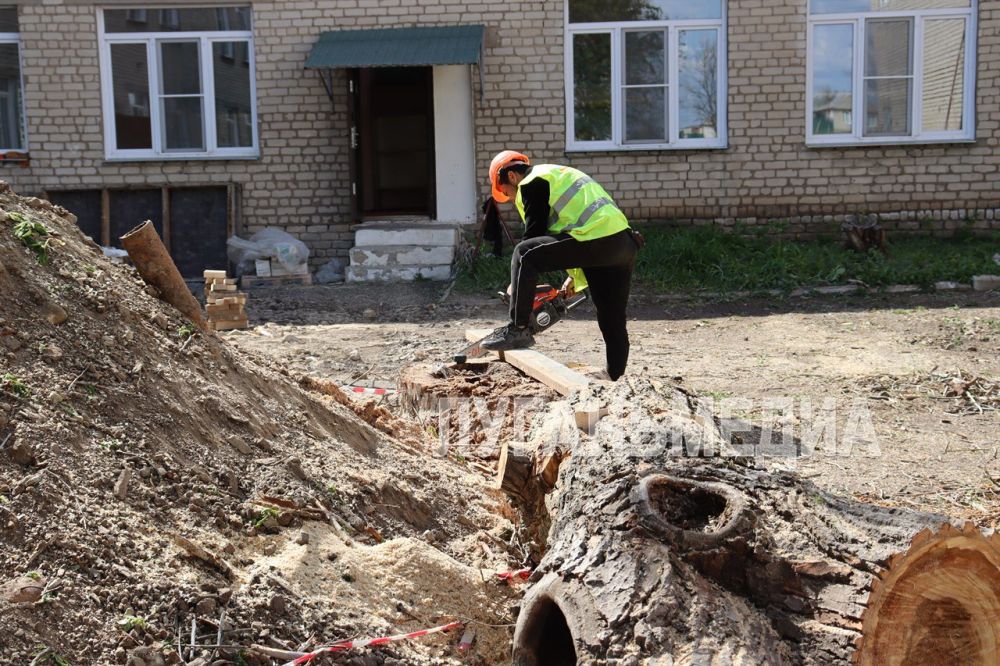 В Бирюковской средней школе имени Героя Социалистического Труда Петра Гончарова, что находится в Свердловском муниципальном округе, идет капитальный ремонт В Бирюковской средней школе имени Героя Социалистического Труда Петра Гончарова, что находится в Свердловском муниципальном округе, идет капитальный ремонт