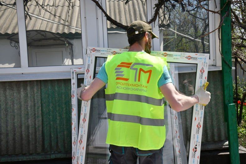 Работы по замене окон выполняет красноярская строительная компания «СтройТехМонтаж», которая также занимается восстановлением инфраструктуры муниципалитета Работы по замене окон выполняет красноярская строительная компания «СтройТехМонтаж», которая также занимается восстановлением инфраструктуры муниципалитета