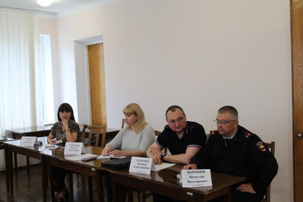 В Администрации городского округа муниципальное образование городской округ город Кировск состоялось очередное заседание комиссии по делам несовершеннолетних и защите их прав В Администрации городского округа муниципальное образование городской округ город Кировск состоялось очередное заседание комиссии по делам несовершеннолетних и защите их прав