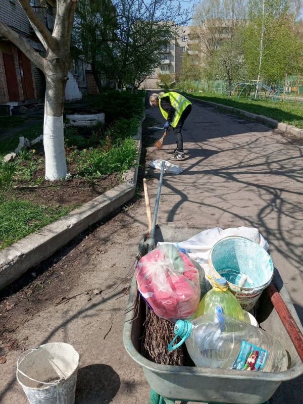 Коммунальные будни. Работники ООО "Арнстрой" продолжают выполнять работы по уборке придомовых территорий многоквартирных домов ул. Ленина, а также работы по вывозу несанкционированных свалок, порубочных остатков, листвы и... Коммунальные будни. Работники ООО "Арнстрой" продолжают выполнять работы по уборке придомовых территорий многоквартирных домов ул. Ленина, а также работы по вывозу несанкционированных свалок, порубочных остатков, листвы и...