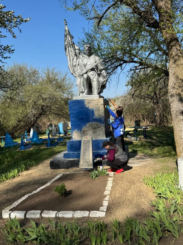 В честь 80-летия Победы активисты партии совместно с сотрудниками отдела обеспечения жизнедеятельности села Гераськовка провели субботник в селе Рудовка В честь 80-летия Победы активисты партии совместно с сотрудниками отдела обеспечения жизнедеятельности села Гераськовка провели субботник в селе Рудовка