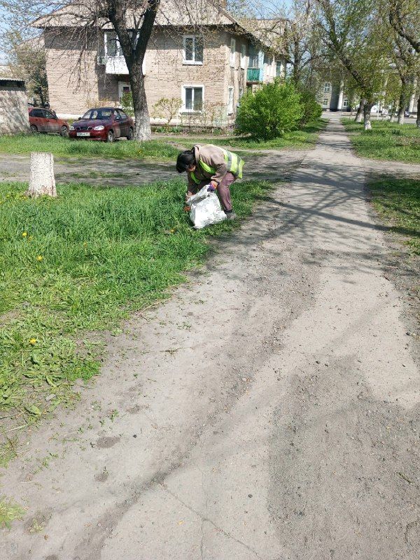 Коммунальные будни. Работники ООО "Арнстрой" продолжают выполнять работы по уборке придомовых территорий многоквартирных домов ул. Ленина, а также работы по вывозу несанкционированных свалок, порубочных остатков, листвы и... Коммунальные будни. Работники ООО "Арнстрой" продолжают выполнять работы по уборке придомовых территорий многоквартирных домов ул. Ленина, а также работы по вывозу несанкционированных свалок, порубочных остатков, листвы и...