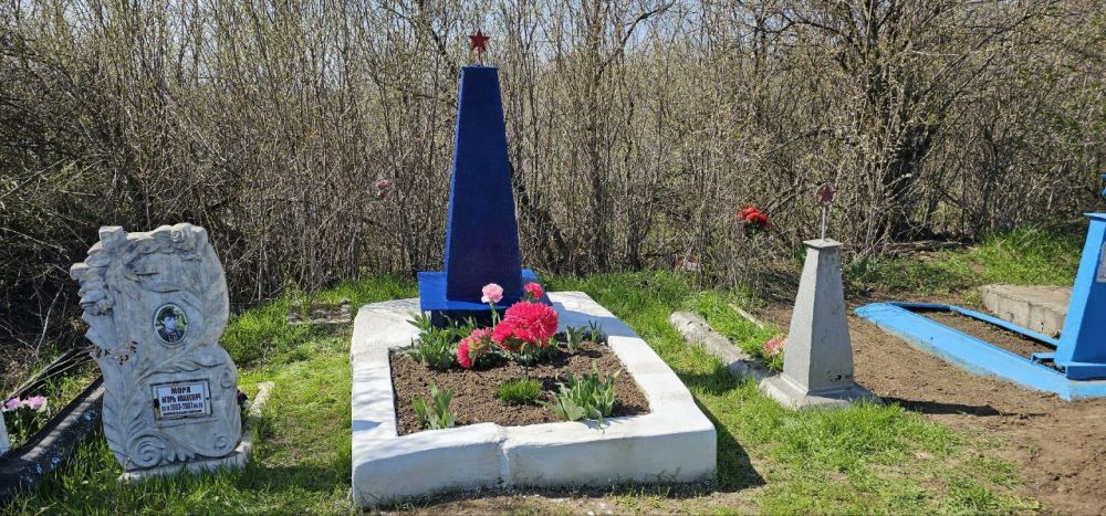 В преддверии 80-летия Великой Победы единороссы ремонтируют и благоустраивают памятники В преддверии 80-летия Великой Победы единороссы ремонтируют и благоустраивают памятники