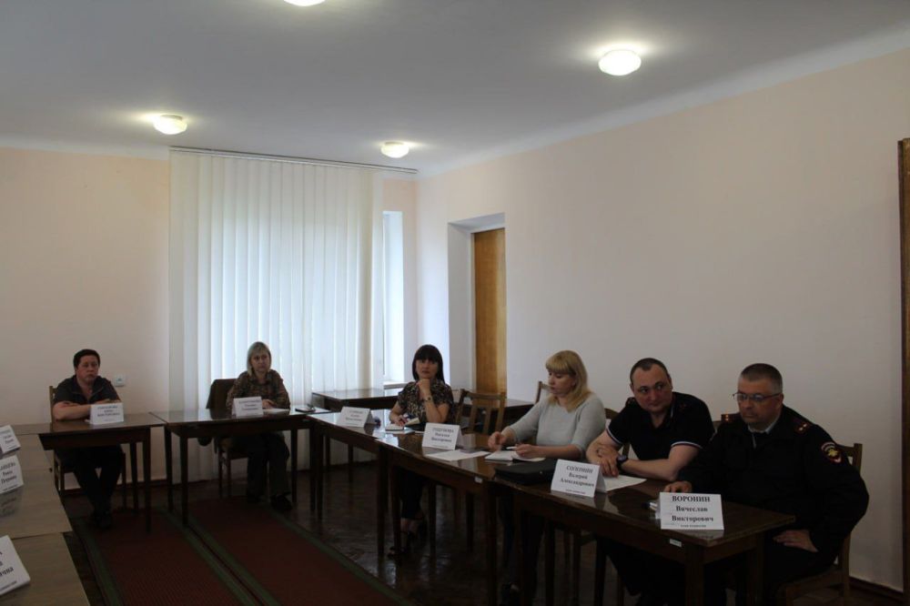 В Администрации городского округа муниципальное образование городской округ город Кировск состоялось очередное заседание комиссии по делам несовершеннолетних и защите их прав В Администрации городского округа муниципальное образование городской округ город Кировск состоялось очередное заседание комиссии по делам несовершеннолетних и защите их прав