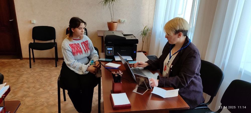 Представители отделения МФЦ г. Брянки зарегистрировали студентов колледжа на Госуслугах в рамках подписанных соглашений между учреждениями Представители отделения МФЦ г. Брянки зарегистрировали студентов колледжа на Госуслугах в рамках подписанных соглашений между учреждениями