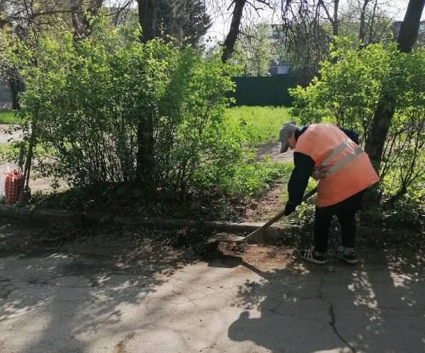 Коммунальные службы проводят работы на территории города Коммунальные службы проводят работы на территории города