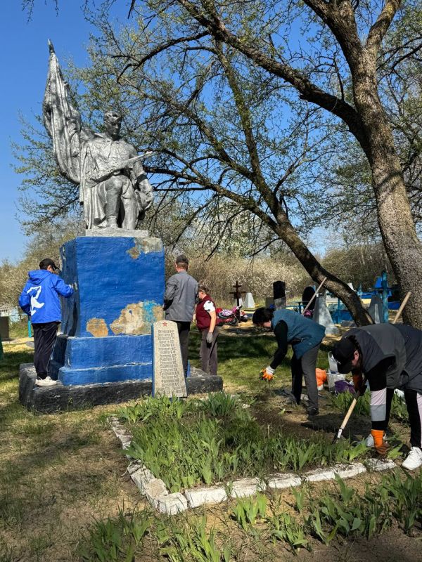 В честь 80-летия Победы активисты партии совместно с сотрудниками отдела обеспечения жизнедеятельности села Гераськовка провели субботник в селе Рудовка В честь 80-летия Победы активисты партии совместно с сотрудниками отдела обеспечения жизнедеятельности села Гераськовка провели субботник в селе Рудовка