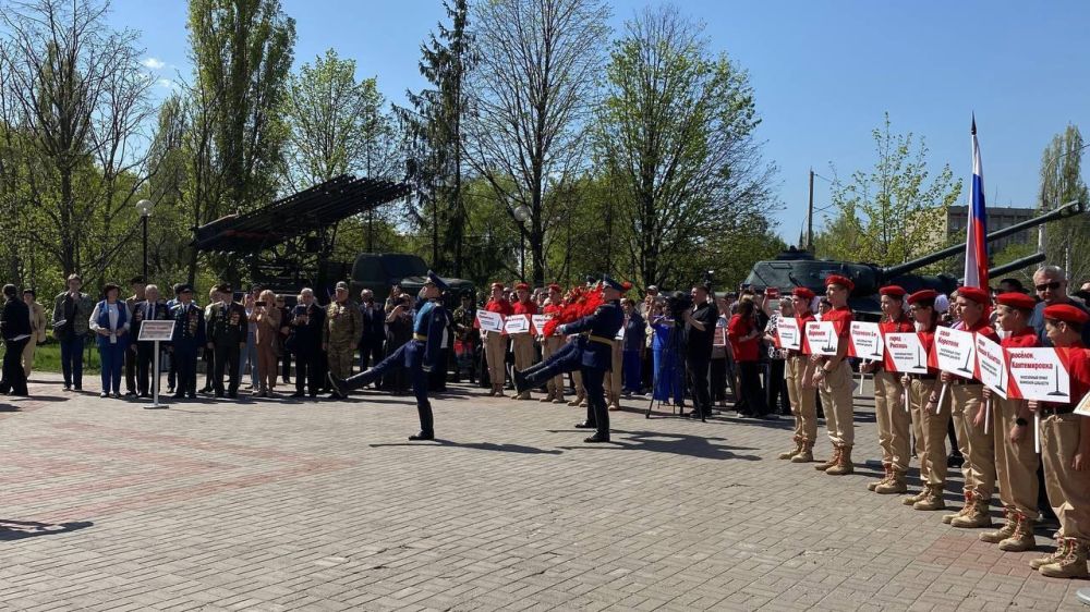 Воронежская область приглашает библиотеки подшефных округов ЛНР к участию в патриотической акции «Твой ровесник на войне» Воронежская область приглашает библиотеки подшефных округов ЛНР к участию в патриотической акции «Твой ровесник на войне»