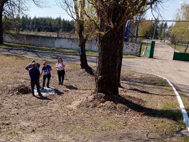 Первичные отделения партии «ЕДИНАЯ РОССИЯ» проводят субботники на территории округа Первичные отделения партии «ЕДИНАЯ РОССИЯ» проводят субботники на территории округа