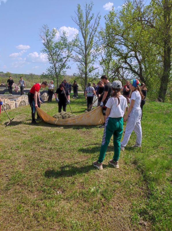 Сегодня в селе Курячовка прошел субботник, приуроченный к акции «Чистая Республика – 2025» Сегодня в селе Курячовка прошел субботник, приуроченный к акции «Чистая Республика – 2025»