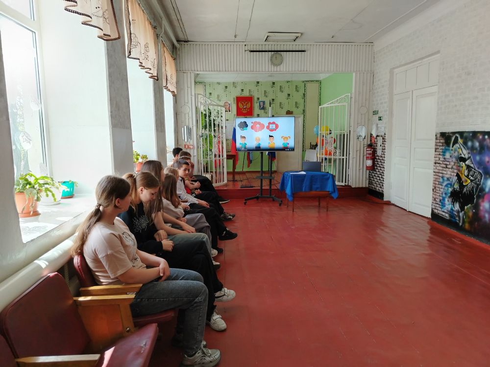 В Нагольно-Тарасовском Доме культуры провели беседу «Вредное воздействие интернета на здоровье детей», с учениками 7 класса Нагольно-Тарасовского УВК им. В. Ф. Субботина В Нагольно-Тарасовском Доме культуры провели беседу «Вредное воздействие интернета на здоровье детей», с учениками 7 класса Нагольно-Тарасовского УВК им. В. Ф. Субботина