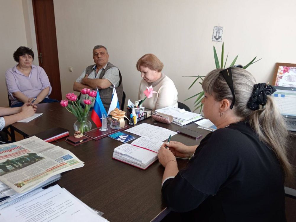 В пгт Новосветловка готовятся к празднованию Дня Победы В пгт Новосветловка готовятся к празднованию Дня Победы