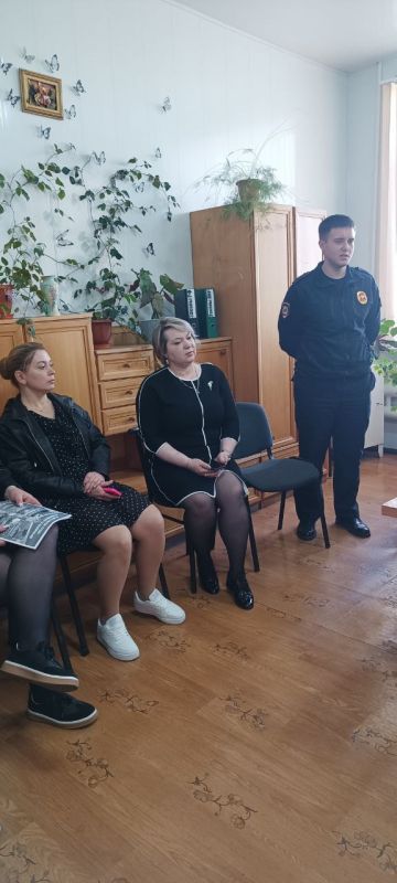 В пгт Шахтерский прошла очередная встреча с сотрудниками полиции В пгт Шахтерский прошла очередная встреча с сотрудниками полиции