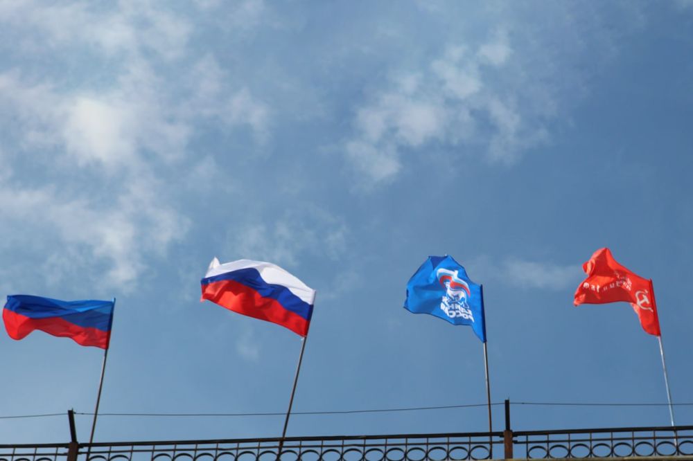 Луганское региональное отделение «Единой России» присоединилось к акциям «Окна Победы» и «Знамя Победы» Луганское региональное отделение «Единой России» присоединилось к акциям «Окна Победы» и «Знамя Победы»
