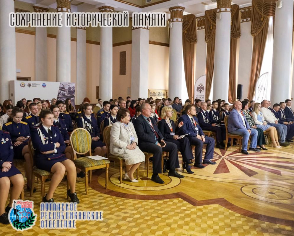 22 апреля Денис Николаевич Мирошниченко Председатель Народного совета Луганской Народной Республики, секретарь регионального отделения партии «Единая Россия», член Совета Луганского республиканского отделения Всероссийской... 22 апреля Денис Николаевич Мирошниченко Председатель Народного совета Луганской Народной Республики, секретарь регионального отделения партии «Единая Россия», член Совета Луганского республиканского отделения Всероссийской...
