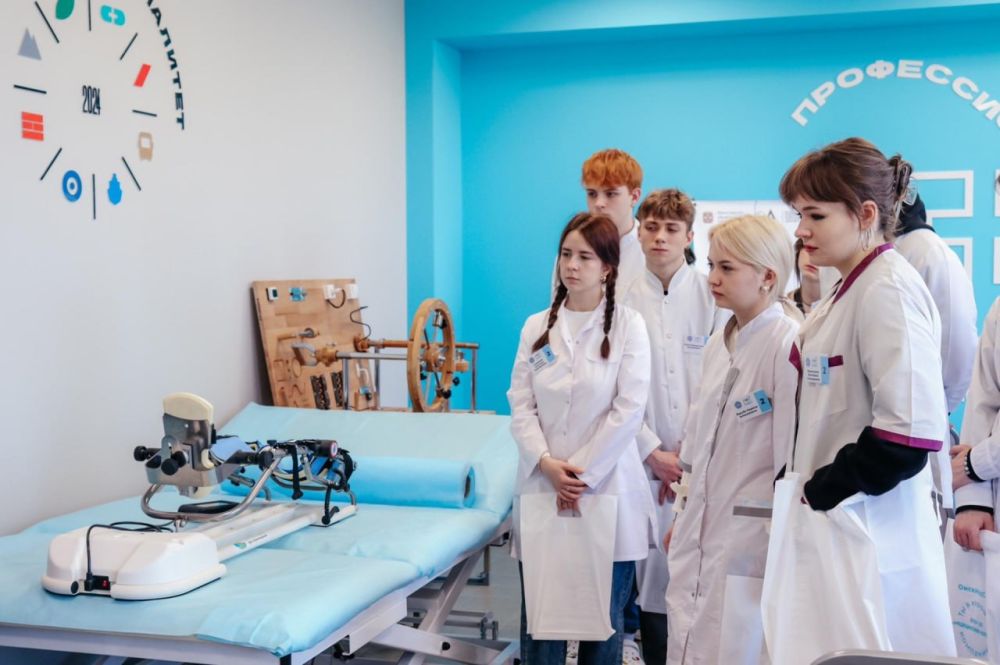 Медицинский колледж Омской области встречает студентов-медиков Стаханова Медицинский колледж Омской области встречает студентов-медиков Стаханова