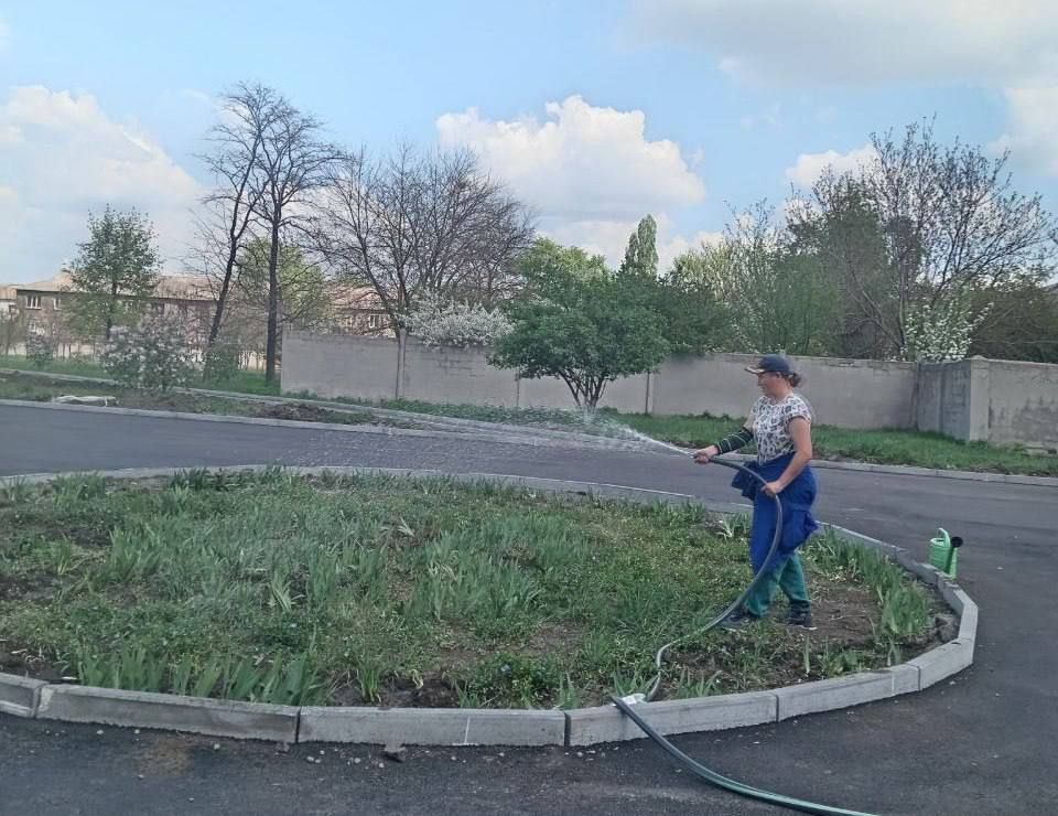 Коммунальные службы проводят работы на территории города Коммунальные службы проводят работы на территории города