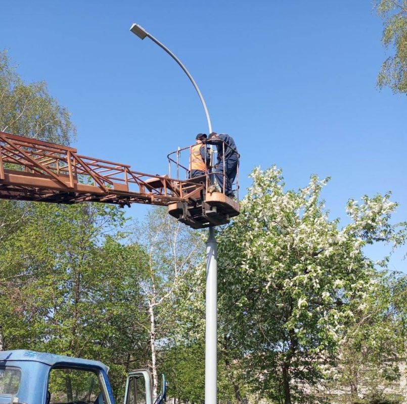 Коммунальные службы проводят работы на территории города Коммунальные службы проводят работы на территории города
