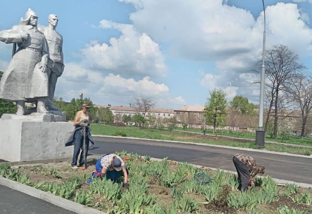 Коммунальные службы проводят работы на территории города Коммунальные службы проводят работы на территории города