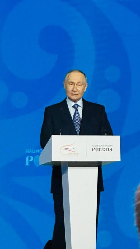 Полезное с приятным!!!. Форум «Малая Родина - сила России» объединил не только лидеров местного самоуправления со всей страны и дал возможность участникам встретится с вождем нации Полезное с приятным!!!. Форум «Малая Родина - сила России» объединил не только лидеров местного самоуправления со всей страны и дал возможность участникам встретится с вождем нации