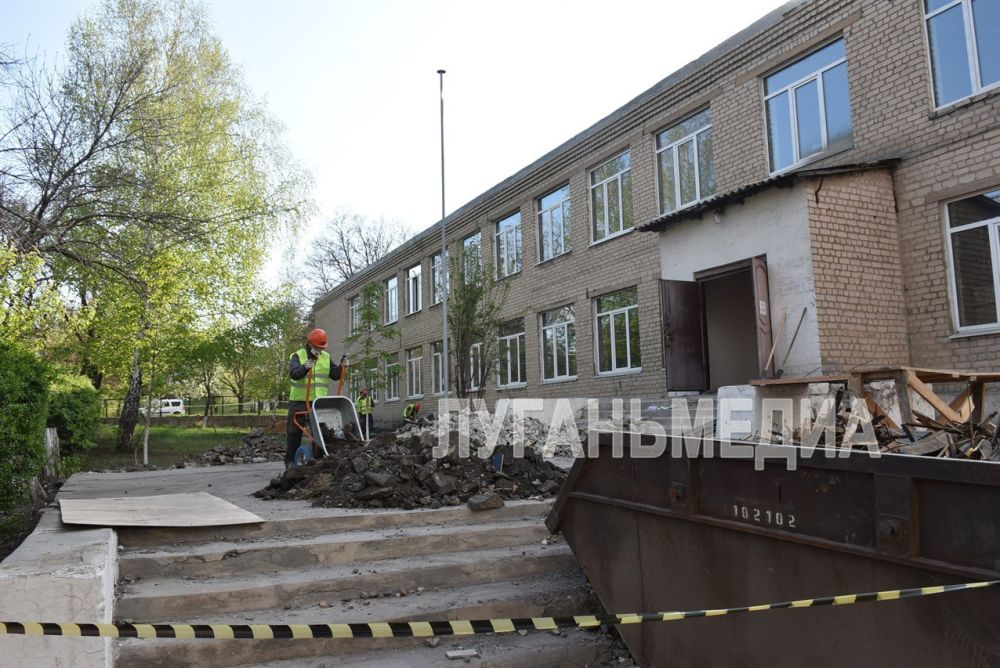 В Белореченской школе прошла встреча родителей обучающихся с представителями подрядной организации, ведущей в образовательном учреждении ремонтно-восстановительные работы в рамках федпроекта «Все лучшее детям» нацпроекта... В Белореченской школе прошла встреча родителей обучающихся с представителями подрядной организации, ведущей в образовательном учреждении ремонтно-восстановительные работы в рамках федпроекта «Все лучшее детям» нацпроекта...