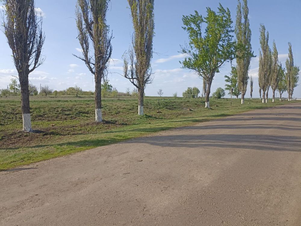 В селе Демьяновка работники отдела обеспечения жизнедеятельности совместно с сотрудниками местной библиотеки провели субботник, направленный на улучшение внешнего облика населенного пункта В селе Демьяновка работники отдела обеспечения жизнедеятельности совместно с сотрудниками местной библиотеки провели субботник, направленный на улучшение внешнего облика населенного пункта