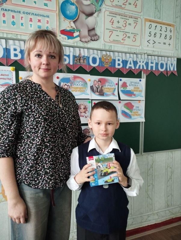 Школьники Стаханова - участники конкурса детского рисунка получили призы из Омска Школьники Стаханова - участники конкурса детского рисунка получили призы из Омска