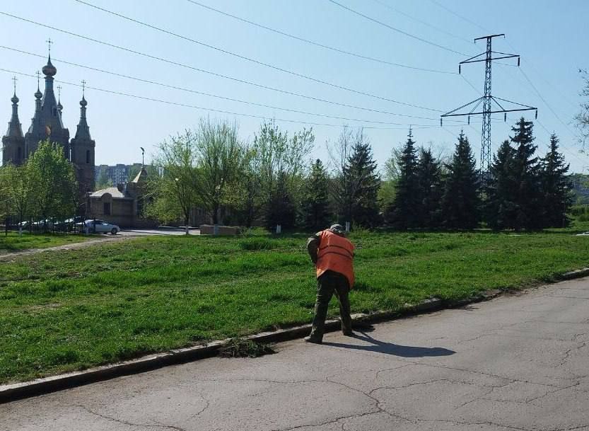 Коммунальные службы проводят работы на территории города Коммунальные службы проводят работы на территории города