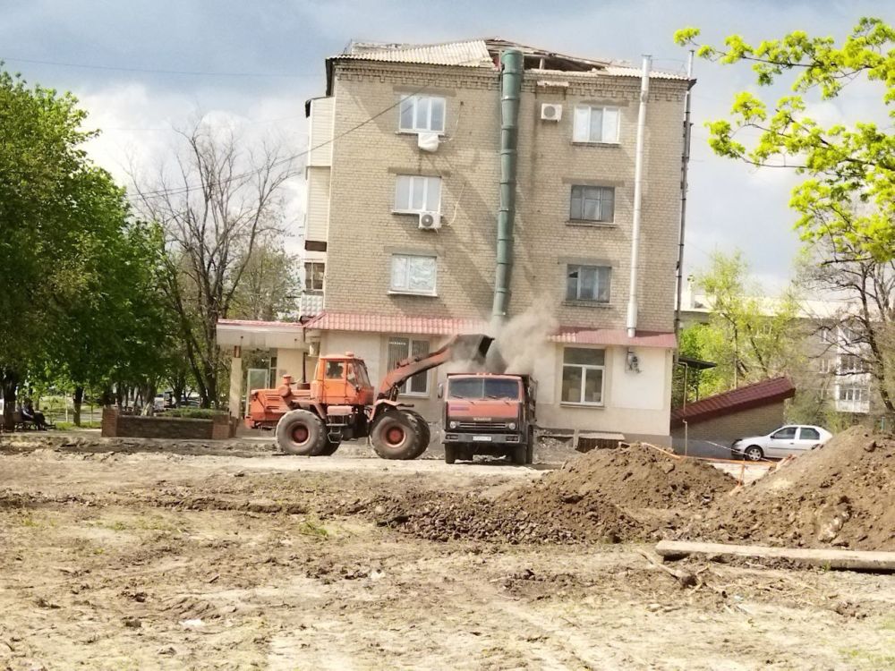 Андрей Рубанцов: В Ровеньках продолжается ремонт кровель многоквартирных домов Андрей Рубанцов: В Ровеньках продолжается ремонт кровель многоквартирных домов