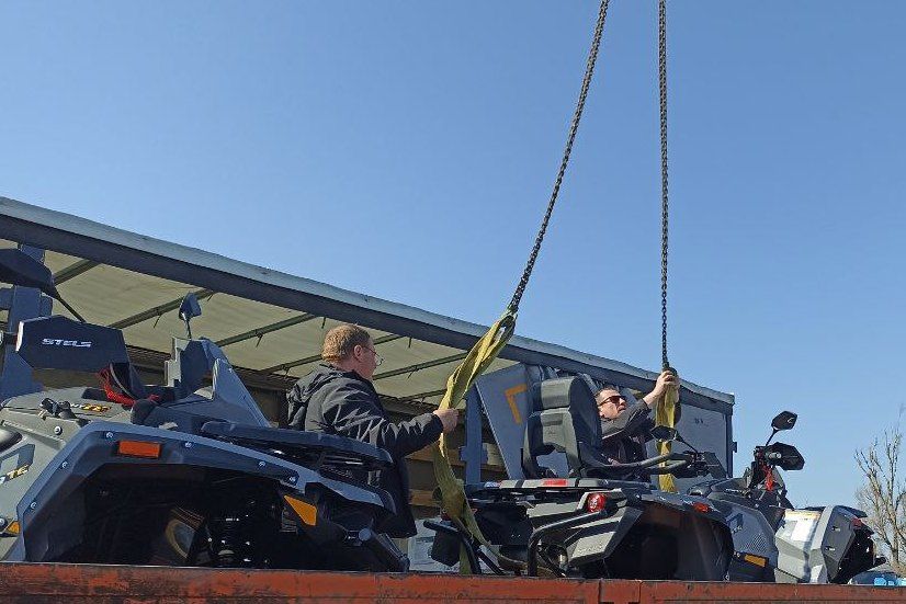 В Свердловский муниципальный округ поступила партия квадроциклов, приобретенных по инициативе Губернатора Красноярского края Михаила Михайловича Котюкова для последующей отправки военнослужащим, участвующим в специальной... В Свердловский муниципальный округ поступила партия квадроциклов, приобретенных по инициативе Губернатора Красноярского края Михаила Михайловича Котюкова для последующей отправки военнослужащим, участвующим в специальной...