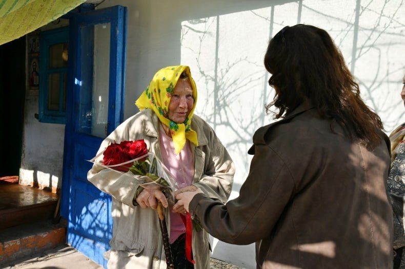 В Свердловском муниципальном округе отметили 90-летний юбилей Нины Ивановны Кузнецовой В Свердловском муниципальном округе отметили 90-летний юбилей Нины Ивановны Кузнецовой