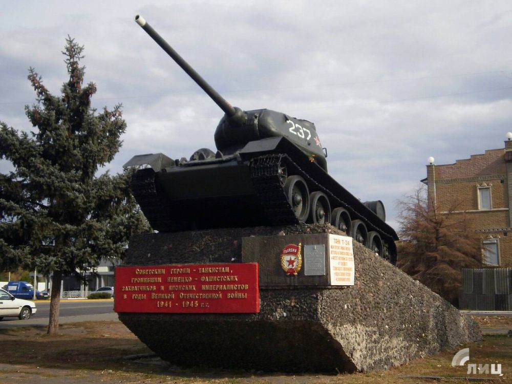 Легендарному луганскому танку Т-34 на Острой Могиле вернут исторический облик В социальных сетях горожане возмутились тем, что танк, который является одной из визитных карточек города и гордостью луганчан, перекрасили и... Легендарному луганскому танку Т-34 на Острой Могиле вернут исторический облик В социальных сетях горожане возмутились тем, что танк, который является одной из визитных карточек города и гордостью луганчан, перекрасили и...