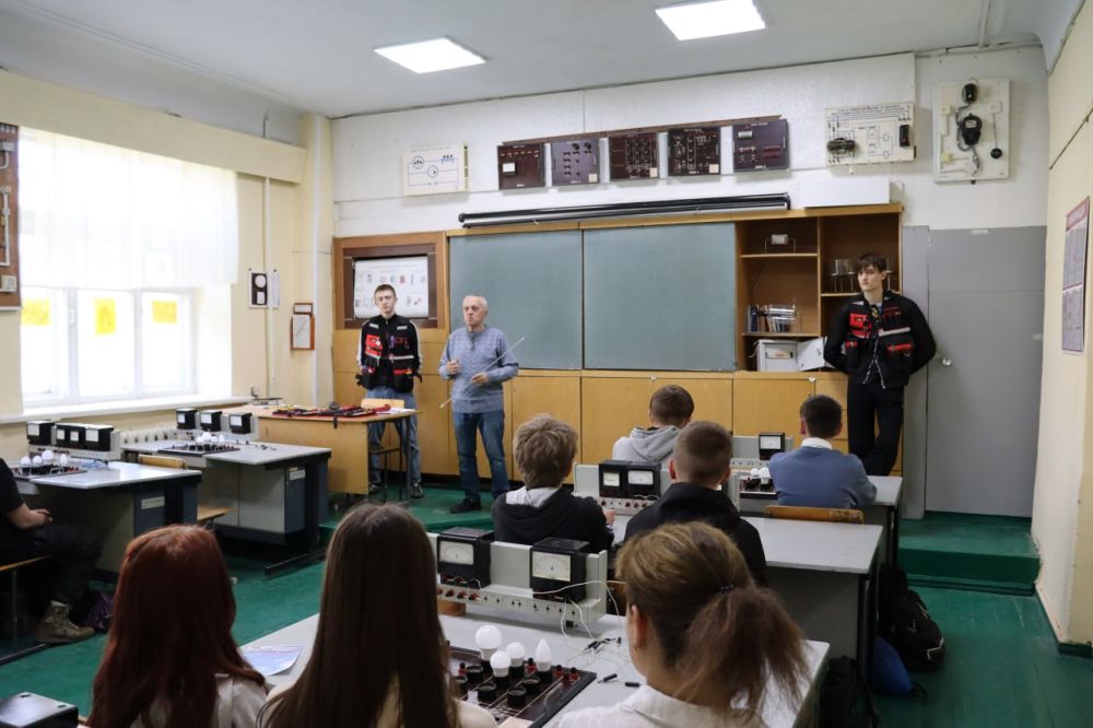Стахановский колледж им. К.Г. Петрова открывает двери Стахановский колледж им. К.Г. Петрова открывает двери